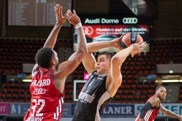 Darrun Hilliard 32 (FC Bayern), Amar Alibegovic 7 (Virtus Bologna), FC Bayern Basketball vs. Virtus Bologna, Magenta Cup 2021, 11.09.2021 Muenchen Bayern Deutschland
