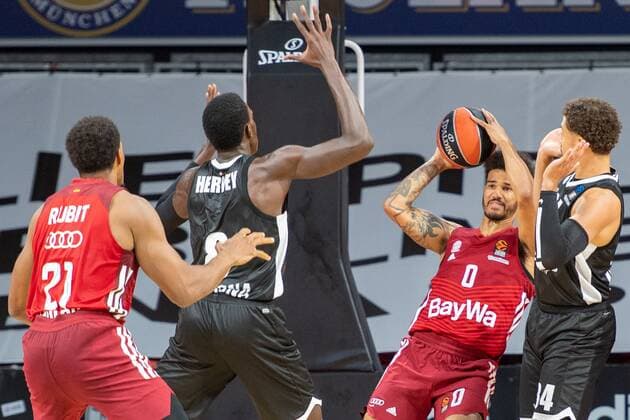 Kevin Hervey 8 (Virtus Bologna), Nick Weiler-Babb 0 (FC Bayern), FC Bayern Basketball vs. Virtus Bologna, Magenta Cup 2021, 11.09.2021 Muenchen Bayern Deutschland
