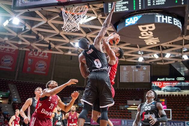 Augustine Rubit 21 (FC Bayern), Ekpe Udoh 9 (Virtus Bologna), FC Bayern Basketball vs. Virtus Bologna, Magenta Cup 2021, 11.09.2021 Muenchen Bayern Deutschland