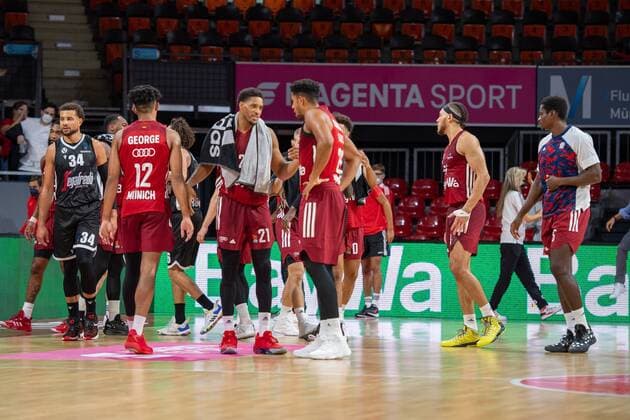 FC Bayern feiert den Sieg, FC Bayern Basketball vs. Virtus Bologna, Magenta Cup 2021, 11.09.2021 Muenchen Bayern Deutschland