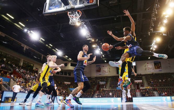 Sport Themen der Woche KW36 Sport Bilder des Tages Ludwigsburg , Season Opening , Basketball MHP Riesen Ludwigsburg vs. Merlins Crailsheim , rechts: Timothy Shorts ( Merlins )