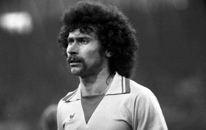 17.12.77 VfB Stuttgart - Eintracht Braunschweig Deutschland, Stuttgart, 17.12.1977, Fussball, Bundesliga, VfB Stuttgart - Eintracht Braunschweig (5:0): Paul Breitner (Eintracht Braunschweig). *** 17 12 77 VfB Stuttgart Eintracht Braunschweig Germany, Stuttgart, 17 12 1977, Football, Bundesliga, VfB Stuttgart Eintracht Braunschweig 5 0 Paul Breitner Eintracht Braunschweig