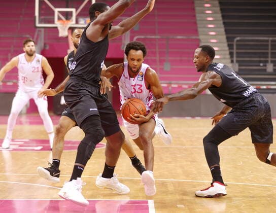 Parker Jackson-Cartwright Telekom Baskets Bonn , Testspiel vs. Hamburg Towers easyCredit BBL 1. Bundesliga , Saison 2021 2022