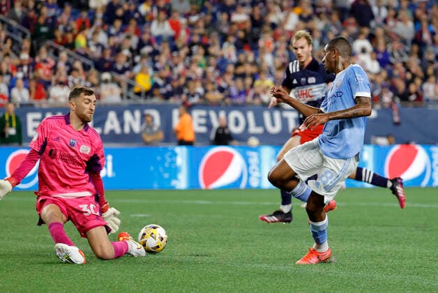 FOXBOROUGH, MA - SEPTEMBER 11: New York City FC forward Thiago Eduardo Andrade (8) slips there ball past New England Revolution goalkeeper Matt Turner (30) during a match between the New England Revolution and New York City FC on September 11, 2021 at Gillette Stadium in Foxborough, Massachusetts. (Photo by Fred Kfoury III Icon Sportswire) SOCCER: SEP 11 MLS, Fussball Herren, USA - New York City FC at New England Revolution Icon482210911019