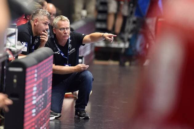 Arjan Haenen (Co-Trainer MT Melsungen) und Gudmundur Gudmundsson (Trainer MT Melsungen) , MT Melsungen - THW Kiel, Handball, 1. Bundesliga Maenner, 11.09.2021, MT Melsungen - THW Kiel, Handball, GER, 1. Bundesliga Maenner, 11.09.2021 Kassel Copyright: xEibner-Pressefoto-xRolandxSippelx