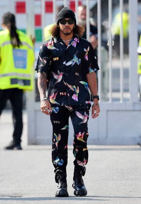HAMILTON Lewis Formel 1 Team Mercedes AMG modisch gekleidet zum Rennen F1 Formel one GP von Italien 2021 am 12. September 2021 in Monza
