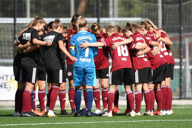12.09.2021 - Fussball - Saison 2021 2022 - 2. Bundesliga - Frauen Damen - 04. Spieltag: 1. FC Nürnberg Nuernberg FCN ( Club ) - TSV Schwaben Augsburg - OGo - Mannschaft Team vor Spielbeginn