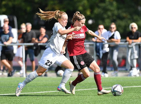 12.09.2021 - Fussball - Saison 2021 2022 - 2. Bundesliga - Frauen Damen - 04. Spieltag: 1. FC Nürnberg Nuernberg FCN ( Club ) - TSV Schwaben Augsburg - OGo - Zoe Brückel (22, SG 99 Andernach) Nastassja Lein (24, 1. FC Nürnberg FCN )
