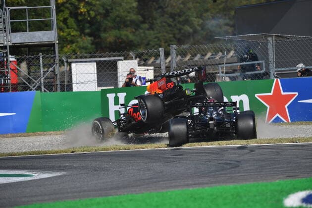 FORMULA 1 HEINEKEN GRAN PREMIO D ITALIA 2021 12.09.2021, Autodromo Nazionale di Monza, Monza, FORMULA 1 HEINEKEN GRAN PREMIO D ITALIA 2021 ,im Bild Unfall zwisachen Max Verstappen (NEL 33), Red Bull Racing Honda und Lewis Hamilton (GBR 44), Mercedes-AMG Petronas Formula One Team