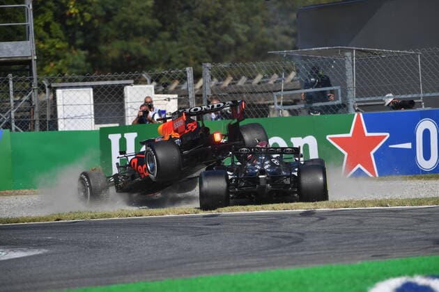 FORMULA 1 HEINEKEN GRAN PREMIO D ITALIA 2021 12.09.2021, Autodromo Nazionale di Monza, Monza, FORMULA 1 HEINEKEN GRAN PREMIO D ITALIA 2021 ,im Bild Unfall zwisachen Max Verstappen (NEL 33), Red Bull Racing Honda und Lewis Hamilton (GBR 44), Mercedes-AMG Petronas Formula One Team