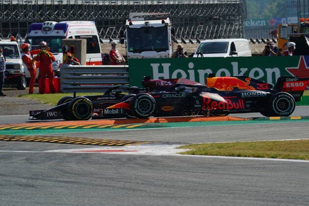 FORMULA 1 HEINEKEN GRAN PREMIO D ITALIA 2021 12.09.2021, Autodromo Nazionale di Monza, Monza, FORMULA 1 HEINEKEN GRAN PREMIO D ITALIA 2021 ,im Bild Unfall zwisachen Max Verstappen (NEL 33), Red Bull Racing Honda und Lewis Hamilton (GBR 44), Mercedes-AMG Petronas Formula One Team