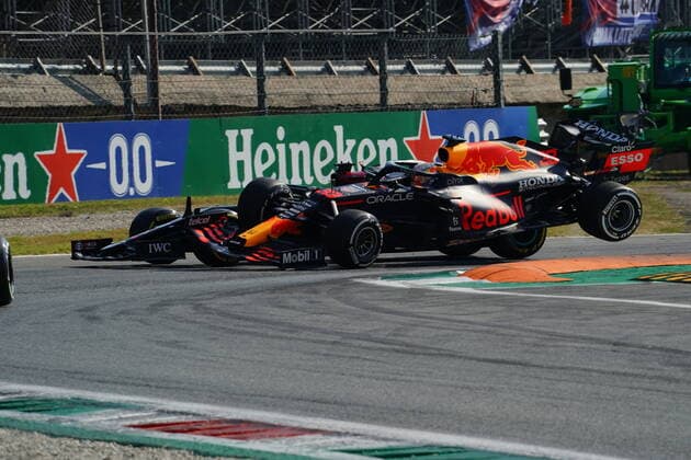 FORMULA 1 HEINEKEN GRAN PREMIO D ITALIA 2021 12.09.2021, Autodromo Nazionale di Monza, Monza, FORMULA 1 HEINEKEN GRAN PREMIO D ITALIA 2021 ,im Bild Unfall zwisachen Max Verstappen (NEL 33), Red Bull Racing Honda und Lewis Hamilton (GBR 44), Mercedes-AMG Petronas Formula One Team