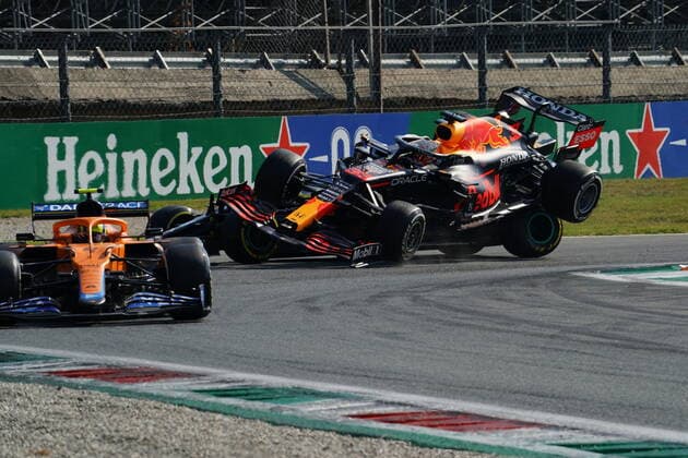 FORMULA 1 HEINEKEN GRAN PREMIO D ITALIA 2021 12.09.2021, Autodromo Nazionale di Monza, Monza, FORMULA 1 HEINEKEN GRAN PREMIO D ITALIA 2021 ,im Bild Unfall zwisachen Max Verstappen (NEL 33), Red Bull Racing Honda und Lewis Hamilton (GBR 44), Mercedes-AMG Petronas Formula One Team