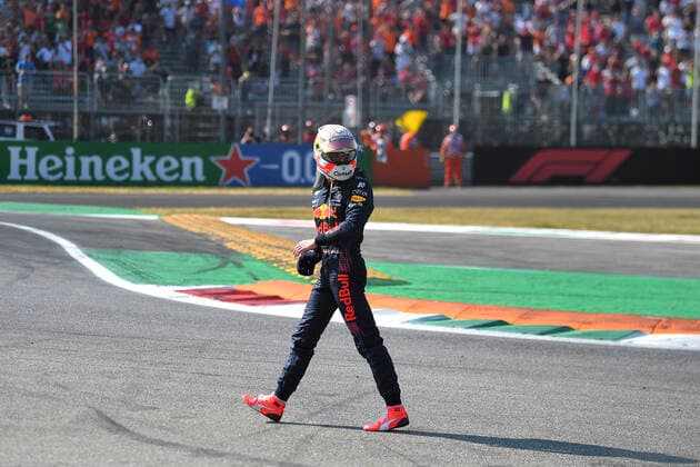 VERSTAPPEN Max F1 Team Red Bull Racing beim Crash mit HAMILTON Lewis Team Mercedes AMG F1 Formel one GP von Italien 2021 am 12. September 2021 in Monza