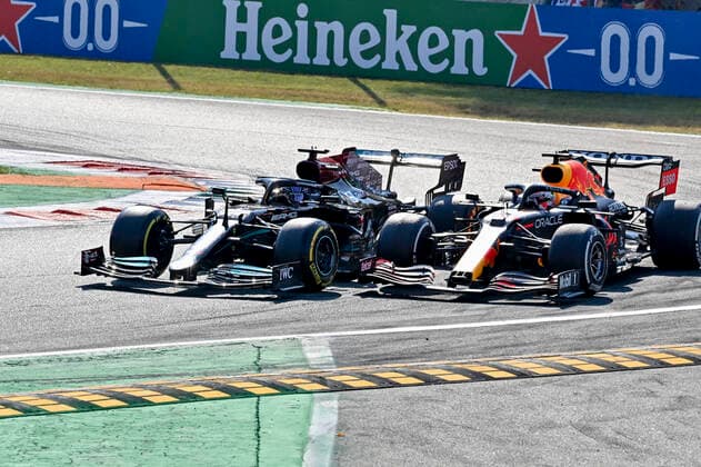 Crash between 44 Lewis Hamilton (GBR, Mercedes-AMG Petronas F1 Team) and 33 Max Verstappen (NED, Red Bull Racing), F1 Grand Prix of Italy at Autodromo Nazionale Monza on September 12, 2021 in Monza, Italy. (Photo by HOCH ZWEI) Monza Italy