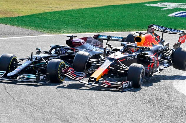 Crash between 44 Lewis Hamilton (GBR, Mercedes-AMG Petronas F1 Team) and 33 Max Verstappen (NED, Red Bull Racing), F1 Grand Prix of Italy at Autodromo Nazionale Monza on September 12, 2021 in Monza, Italy. (Photo by HOCH ZWEI) Monza Italy