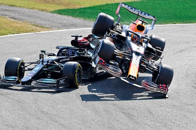 Crash between 44 Lewis Hamilton (GBR, Mercedes-AMG Petronas F1 Team) and 33 Max Verstappen (NED, Red Bull Racing), F1 Grand Prix of Italy at Autodromo Nazionale Monza on September 12, 2021 in Monza, Italy. (Photo by HOCH ZWEI) Monza Italy