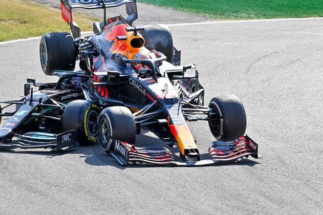 Crash between 44 Lewis Hamilton (GBR, Mercedes-AMG Petronas F1 Team) and 33 Max Verstappen (NED, Red Bull Racing), F1 Grand Prix of Italy at Autodromo Nazionale Monza on September 12, 2021 in Monza, Italy. (Photo by HOCH ZWEI) Monza Italy