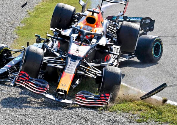 Crash between 44 Lewis Hamilton (GBR, Mercedes-AMG Petronas F1 Team) and 33 Max Verstappen (NED, Red Bull Racing), F1 Grand Prix of Italy at Autodromo Nazionale Monza on September 12, 2021 in Monza, Italy. (Photo by HOCH ZWEI) Monza Italy