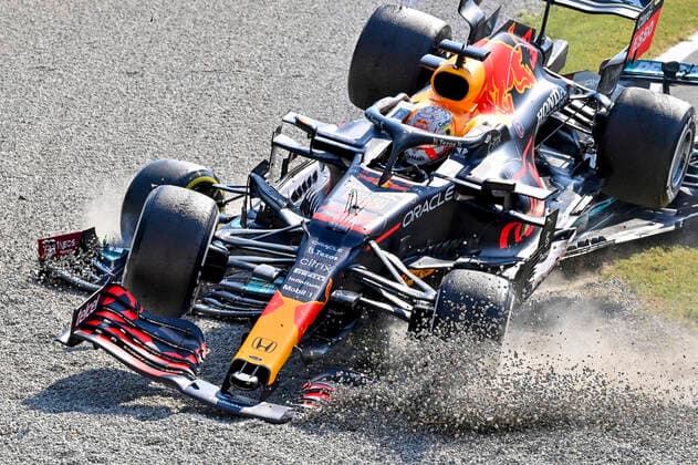 Crash between 44 Lewis Hamilton (GBR, Mercedes-AMG Petronas F1 Team) and 33 Max Verstappen (NED, Red Bull Racing), F1 Grand Prix of Italy at Autodromo Nazionale Monza on September 12, 2021 in Monza, Italy. (Photo by HOCH ZWEI) Monza Italy