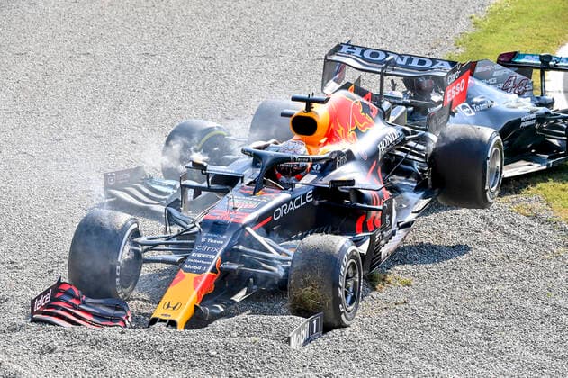 Crash between 44 Lewis Hamilton (GBR, Mercedes-AMG Petronas F1 Team) and 33 Max Verstappen (NED, Red Bull Racing), F1 Grand Prix of Italy at Autodromo Nazionale Monza on September 12, 2021 in Monza, Italy. (Photo by HOCH ZWEI) Monza Italy
