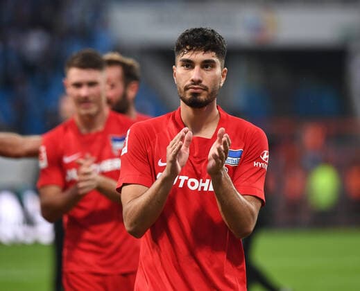 Fussball, Herren, Saison 2021 2022, 1. Bundesliga (4. Spieltag), VfL Bochum - Hertha BSC, Suat Serdar (Hertha BSC), Jubel nach dem Abpfiff, 12.09. 2021, Copyright: xSebastianxRäppold MatthiasxKochx