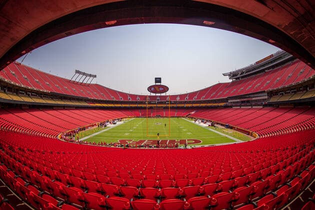 KANSAS CITY, MO - SEPTEMBER 12: Empty stadium prior to the game between the Kansas City Chiefs and the Cleveland Browns on September 12th at GEHA field at Arrowhead Stadium in Kansas City, Missouri. (Photo by William Purnell Icon Sportswire) NFL, American Football Herren, USA SEP 12 Browns at Chiefs Icon2109120057