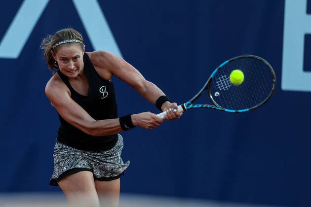 September 12, 2021, VALENCIA, VALENCIA, SPAIN: Yvonne Cavalle of Spain in action against Alba Carrillo of Spain during the first round of the Open Internacional de Valencia, ITF World Tennis, celebrated at Sporting Tennis Valencia on september 12, 2021, in Valencia, Spain. VALENCIA SPAIN - ZUMAa181 20210912_zaa_a181_199 Copyright: xIvanxTerronx