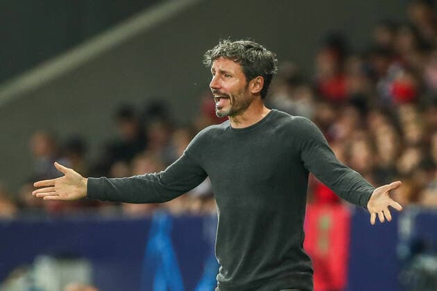 Mark van Bommel (VfL Wolfsburg, Chef-Trainer) unzufrieden, enttäuscht enttaeuscht, FRA, LOSC Lille Olympique Sporting Club OSC Lille vs. VfL Wolfsburg, Champions League - Gruppe G, Vorrunde, Spielzeit 2021 2022, 14.09.2021, FRA, LOSC Lille Olympique Sporting Club OSC Lille vs. VfL Wolfsburg, Champions League - Gruppe G, Vorrunde, Spielzeit 2021 2022, 14.09.2021 Lille *** Mark van Bommel VfL Wolfsburg, head coach dissatisfied, disappointed disappointed, FRA, LOSC Lille Olympique Sporting Club OSC Lille vs VfL Wolfsburg, Champions League Group G, preliminary round, season 2021 2022, 14 09 2021, FRA, LOSC Lille Olympique Sporting Club OSC Lille vs VfL Wolfsburg, Champions League Group G, preliminary round, season 2021 2022, 14 09 2021 Lille Copyright: xEibner-Pressefoto GabrielxBoiax EP_GBA