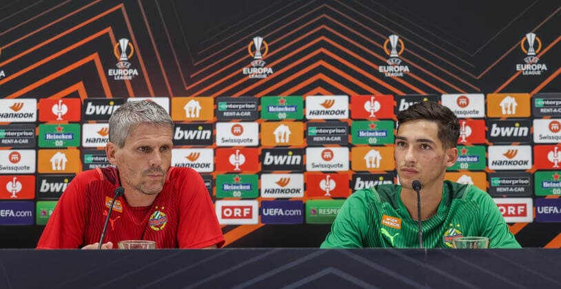 SOCCER - UEFA EL, Rapid vs Genk VIENNA,AUSTRIA,15.SEP.21 - SOCCER - UEFA Europa League, group stage, SK Rapid Wien vs KRC Genk, preview, press conference, PK, Pressekonferenz Rapid. Image shows head coach Dietmar Kuehbauer and Leo Greiml (Rapid).  GEPAxpictures xDavidxBitzan