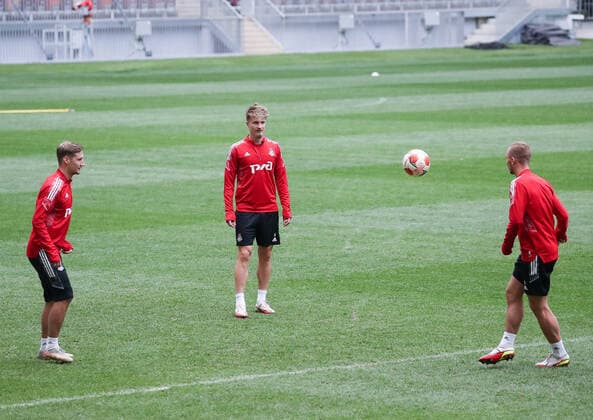 MOSCOW, RUSSIA - SEPTEMBER 15, 2021: Lokomotiv Moscow players during a training session at Luzhniki Stadium one day before a UEFA Europea League Group Stage match against Olympique de Marseille. The match will take place at Lokomotiv Stadium in Moscow on 16 September 2021. Sergei Savostyanov TASS  TS110839