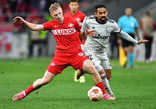 6651451 15.09.2021 Spartak s Nikolai Rasskazov, left, and Legia s Luquinhas struggle for a ball during the Europa League soccer match between Spartak Moscow and Legia Warsaw, in Moscow, Russia. Pavel Bednyakov Sputnik Russia Soccer Europa League Spartak - Legia  cff2800ca4f5cdef