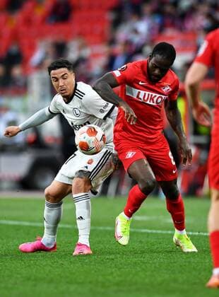 6651461 15.09.2021 Legia s Josue, left, and Spartak s Victor Moses struggle for a ball during the Europa League soccer match between Spartak Moscow and Legia Warsaw, in Moscow, Russia. Pavel Bednyakov Sputnik Russia Soccer Europa League Spartak - Legia  b33b4bcd1134923c