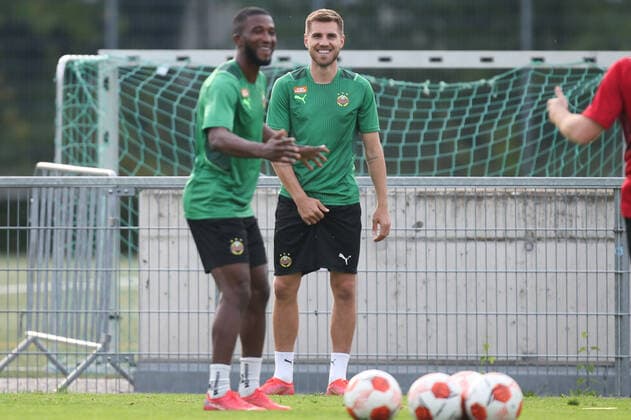 SOCCER - UEFA EL, Rapid vs Genk VIENNA,AUSTRIA,15.SEP.21 - SOCCER - UEFA Europa League, group stage, SK Rapid Wien vs KRC Genk, preview, training Rapid. Image shows Kelvin Arase and Thorsten Schick (Rapid).  GEPAxpictures xDavidxBitzan