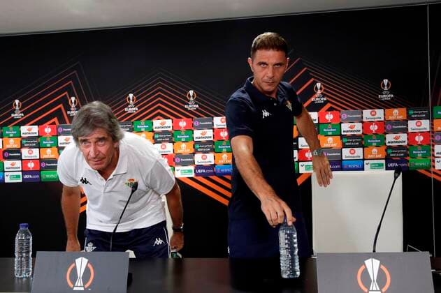 Real Betis head coach Manuel Pellegrini (L) and player Joaquin Sanchez offer a presser at Benito Villamarin stadium in Sevilla, southern Spain, 15 September 2021. Real Betis will face Celtic Glasgow on 16 September on a UEFA Europa League Group G soccer match. Real Betis vs Celtic Glasgow !ACHTUNG: NUR REDAKTIONELLE NUTZUNG!  Copyright: xJulioxMunozx GRAFAND2204 20210915-e1b683497581d8ebc3487a323b5bf55b263c5668