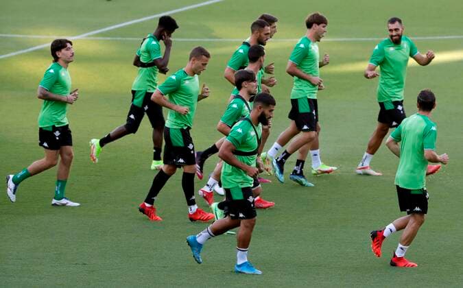Real Betis players attend a training session of the team at Benito Villamarin stadium in Sevilla, southern Spain, 15 September 2021. Real Betis will face Celtic Glasgow on 16 September on a UEFA Europa League Group G soccer match. Real Betis vs Celtic Glasgow !ACHTUNG: NUR REDAKTIONELLE NUTZUNG!  Copyright: xJulioxMunozx GRAF1296 20210915-341a0e324a7ca22ed24ba130952d8ba7e6b6adff