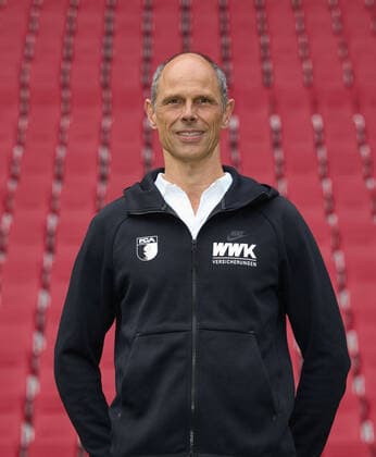 Dr. Jena-Ulrich Otto; Mannschaftsarzt FC Augsburg 1907; 1.BL, Porträttermin 2021 2022,