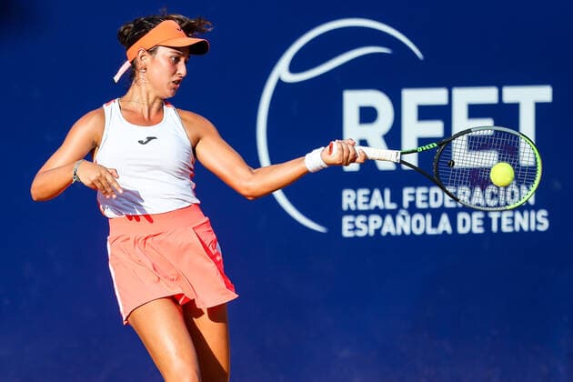September 15, 2021, VALENCIA, VALENCIA, SPAIN: Leyre Romero of Spain in action against Irina Maria Bara of Romania during the first round of the Open Internacional de Valencia, ITF World Tennis, celebrated at Sporting Tennis Valencia on september 14, 2021, in Valencia, Spain. VALENCIA SPAIN - ZUMAa181 20210915_zaa_a181_210 Copyright: xIvanxTerronx