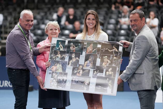Tennis WTA, Tennis Damen Turnier Luxemburg BGLBNPParibas Open 2021, 16.09.2021, Tennis WTA Turnier Luxemburg, BGLBNPParibas Open 2021, BGL BNP Paribas Open, 2021, Luxemburg, Kockelscheuer, CK Sportcenter, Finale vl: Verabschiedung von Mandy Minella (Luxembourg, Luxemburg, LUX) die ihre Karriere beendet