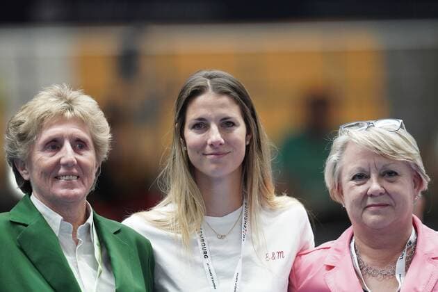 Tennis WTA, Tennis Damen Turnier Luxemburg BGLBNPParibas Open 2021, 16.09.2021, Tennis WTA Turnier Luxemburg, BGLBNPParibas Open 2021, BGL BNP Paribas Open, 2021, Luxemburg, Kockelscheuer, CK Sportcenter, Finale vl: Verabschiedung von Mandy Minella (Luxembourg, Luxemburg, LUX) die ihre Karriere beendet mit Dan Maas und Malou Hartmann