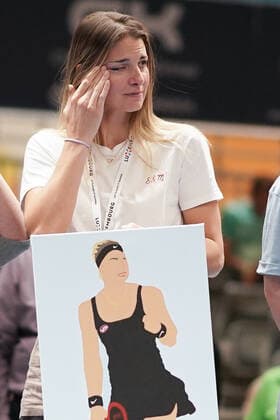 Tennis WTA, Tennis Damen Turnier Luxemburg BGLBNPParibas Open 2021, 16.09.2021, Tennis WTA Turnier Luxemburg, BGLBNPParibas Open 2021, BGL BNP Paribas Open, 2021, Luxemburg, Kockelscheuer, CK Sportcenter, Finale vl: Verabschiedung von Mandy Minella (Luxembourg, Luxemburg, LUX) die ihre Karriere beendet geruehrt, Traenen