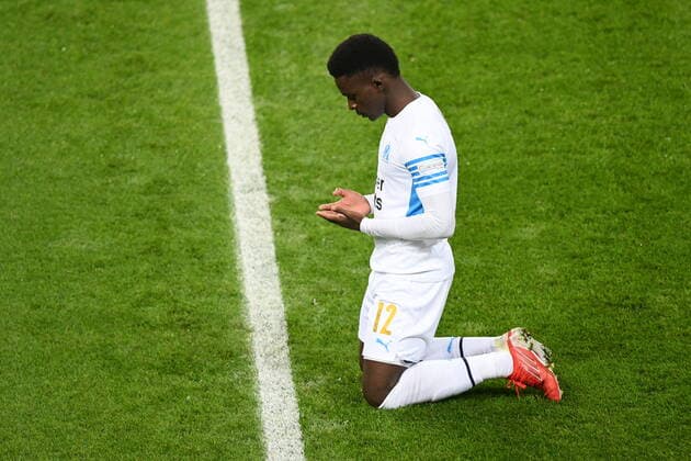 Fu?ball, EL, Lokomotive Moskau - Olympique Marseille 6652308 16.09.2021 Marseille s Bamba Dieng prays before the Europa League soccer match between Lokomotiv Moscow and Olympique de Marseille, in Moscow, Russia. Ramil Sitdikov Sputnik Russia Soccer Europa League Lokomotiv - Marseille  cd5008fea274597a