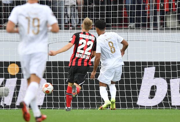 Ryan Mmaee (Ferencvaros Budapest), re., erzielt das Tor zum 0:1 16.09.2021, Fussball GER, UEFA Europa League 2021 22, Gruppenphase, 1. Spieltag, Bayer 04 Leverkusen - Ferencvaros Budapest, Foto: Maik Hölter TEAM2sportphoto Leverkusen Nordrhein Westfalen Deutschland