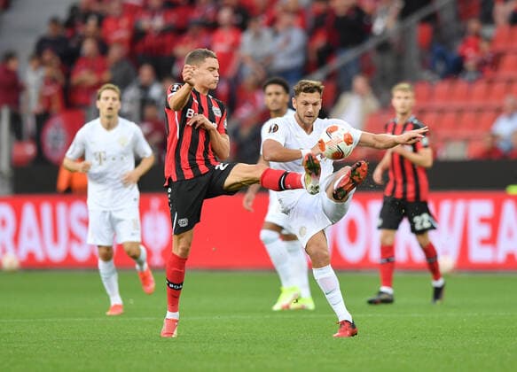 Florian Wirtz (Bayer 04 Leverkusen), li., gegen Balint Vecsei (Ferencvaros Budapest) 16.09.2021, Fussball GER, UEFA Europa League 2021 22, Gruppenphase, 1. Spieltag, Bayer 04 Leverkusen - Ferencvaros Budapest, Foto: Maik Hölter TEAM2sportphoto Leverkusen Nordrhein Westfalen Deutschland