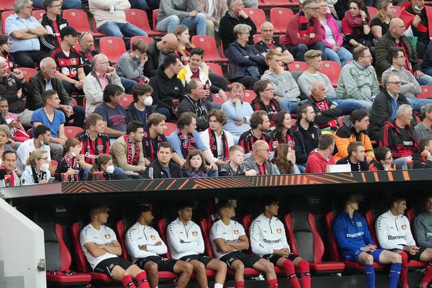 GER, UEFA EL Bayer 04 Leverkusen (GER) vs. Ferencevaros Budapest (HUN) 16.09.2021, BayArena, Leverkusen, Europalegue, Gruppenhase, 1. Spieltag, GER, UEFA EL Bayer 04 Leverkusen (GER) vs. Ferencevaros Budapest (HUN), im Bild: Zuschauer Kurve3 Leverkusen Corona scheint zu Ende zu sein