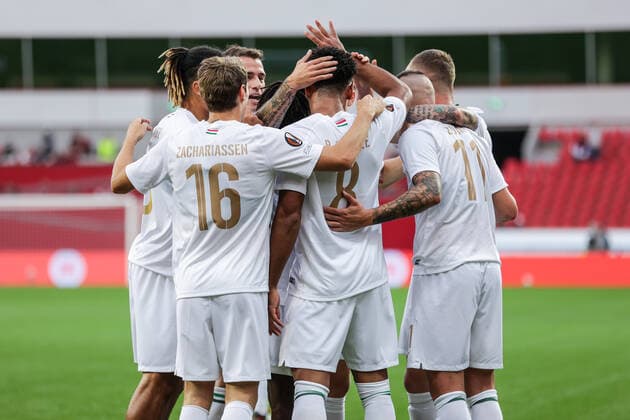 16.09.2021, Fussball, Saison 2021 2022, UEFA Europa League, Gruppenphase, 1. Spieltag, Bayer 04 Leverkusen - Ferencvaros Budapest Die Spieler von Ferencvaros Budapest bejubelt den Treffer zum 0:1. durch Ryan Mmaee (Ferencvarosi TC). Foto: RHR-Foto Dennis Ewert Leverkusen BayArena NRW Deutschland xRHR-FOTO DEx