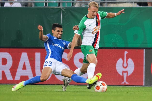 SOCCER - UEFA EL, Rapid vs Genk VIENNA,AUSTRIA,16.SEP.21 - SOCCER - UEFA Europa League, group stage, SK Rapid Wien vs KRC Genk. Image shows Daniel Munoz (Genk) and Marco Gruell (Rapid).  GEPAxpictures xMichaelxMeindl