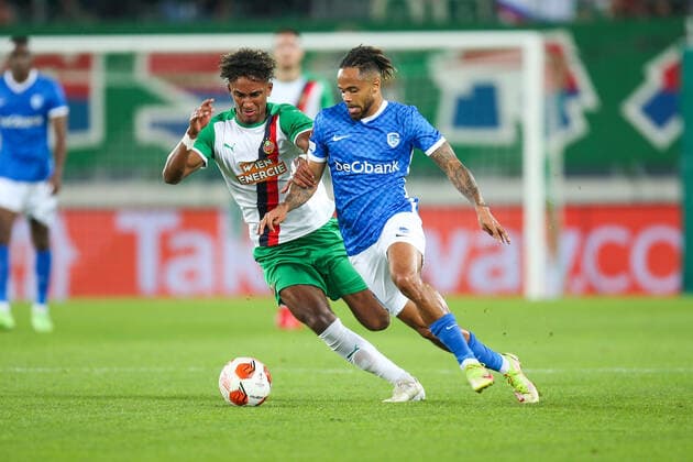 SOCCER - UEFA EL, Rapid vs Genk VIENNA,AUSTRIA,16.SEP.21 - SOCCER - UEFA Europa League, group stage, SK Rapid Wien vs KRC Genk. Image shows Emanuel Aiwu (Rapid) and Theo Bongonda (Genk).  GEPAxpictures xDavidxBitzan