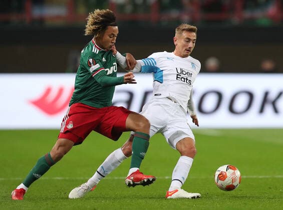 FuÃŸball, EL, Lokomotive Moskau - Olympique Marseille MOSCOW, RUSSIA â€“ SEPTEMBER 16, 2021: FC Lokomotiv Moscow s Alexis Beka Beka (L) and FC Olympique de Marseille s Pol Lirola in action in their 2021 22 UEFA Europa League Group E football match, at RZD Arena Stadium. Sergei Savostyanov TASS  TS110A90