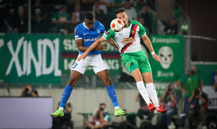 Genk s Jhon Lucumi Bonilla and Rapid Wien s Ercan Kara fight for the ball during a soccer game between Austrian SK Rapid Wien and Belgian KRC Genk, Thursday 16 September 2021 in Vienna, Austria, on the first day (out of six) in the Group H of the UEFA Europa League group stage. VIRGINIExLEFOUR  x3088900x
